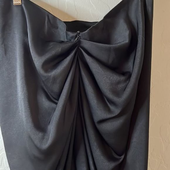 Shein Curve Black side slit skirt with back zipper gathered slinky material 0X - Picture 5 of 13